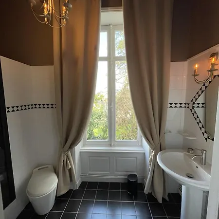 Alojamento de Acomodação e Pequeno-almoço Château Maranne Parthenay