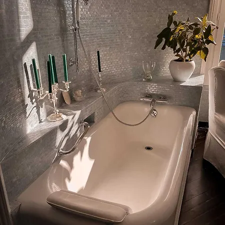 Contemporaine Sans Acces - Chateau Maranne