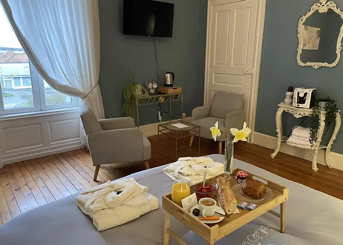 Chateau Maranne Bed & Breakfast Parthenay